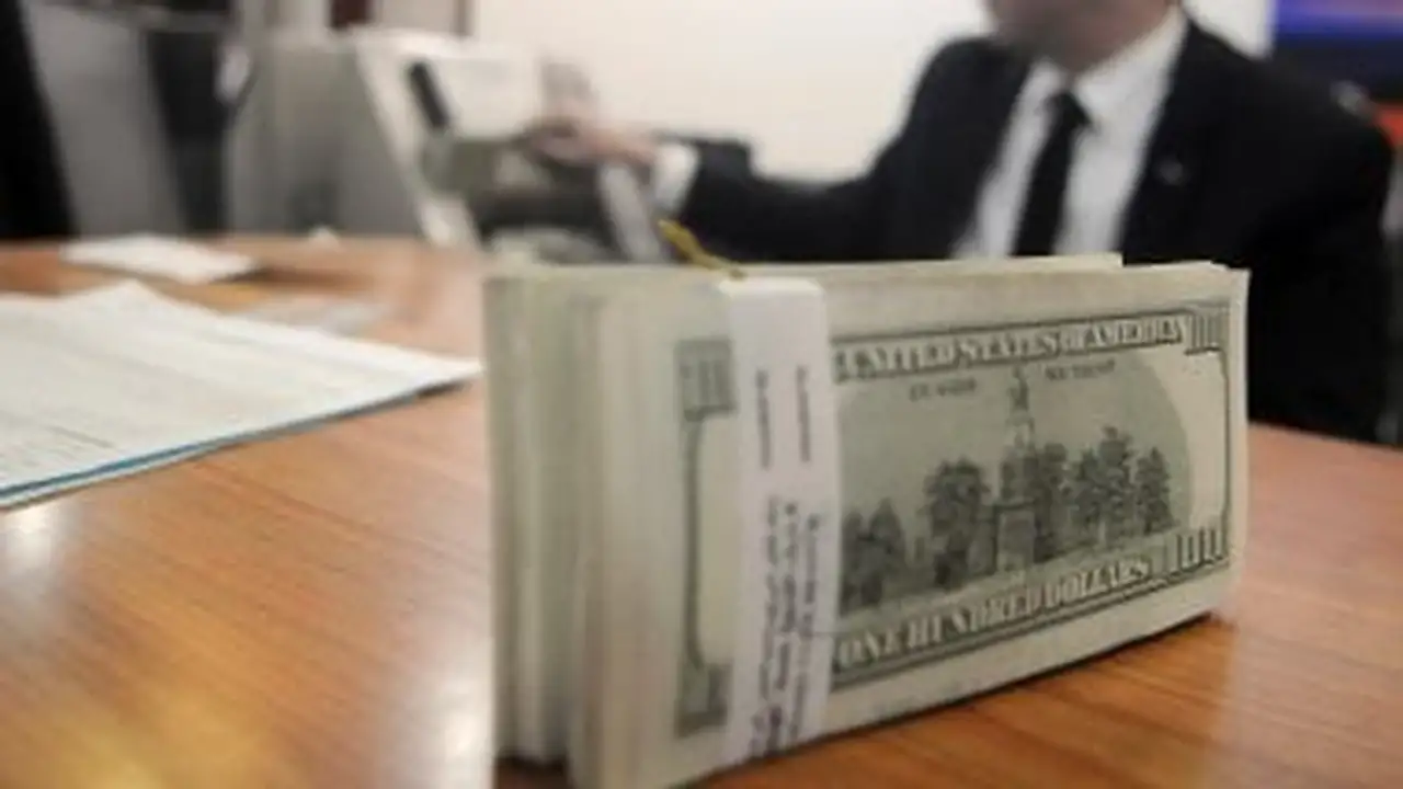 استقرار سعر الدولار مقابل الجنيه المصري في تعاملات البنوك نهاية الأسبوع